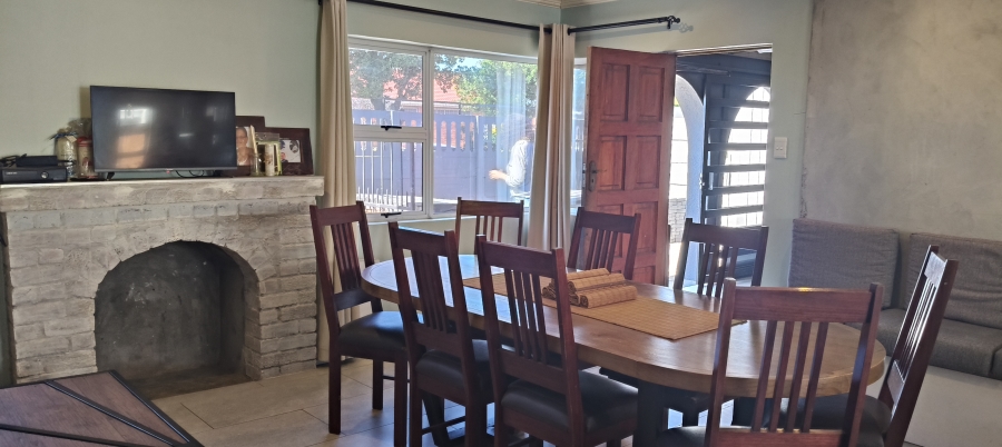 3 Bedroom Property for Sale in Uitsig Western Cape